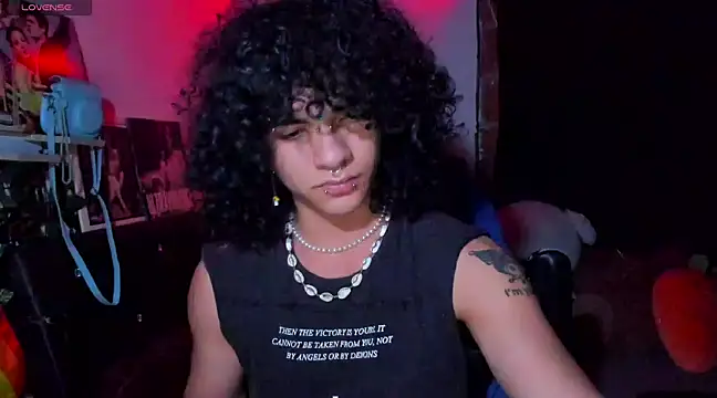 Snapshot of sweetvond_ chatting on 02/11/25, 06:51 sweetvond  online show from 02/11/25, 06:51