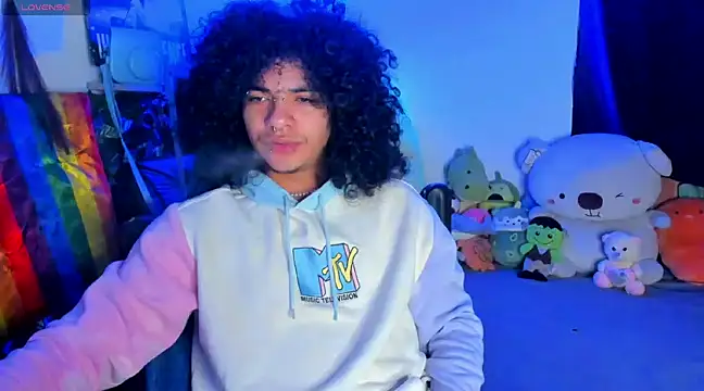 Snapshot of sweetvond_ chatting on 02/07/25, 03:23 sweetvond  online show from 02/07/25, 03:23