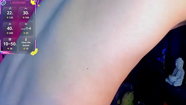 Snapshot of sweetvond_ chatting on 10/17/25, 10:22 sweetvond  online show from 10/17/25, 10:22