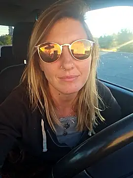 SheIsSomething online show from 12/05/25, 12:10