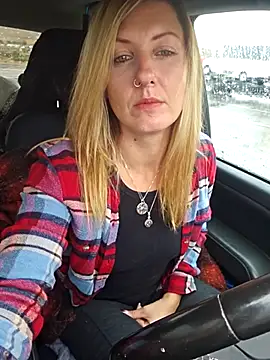 SheIsSomething online show from 11/19/25, 09:26