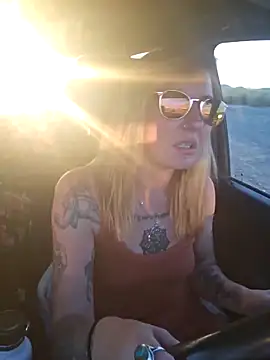 SheIsSomething online show from 12/01/25, 12:11