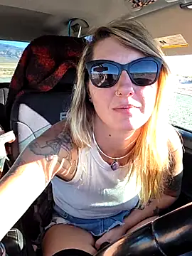 SheIsSomething online show from 04/04/26, 12:39