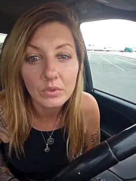 SheIsSomething online show from 11/14/25, 11:52