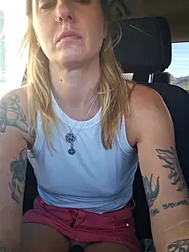 SheIsSomething online show from 10/22/25, 09:57