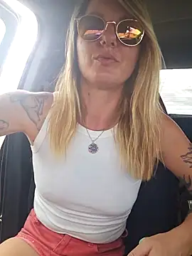 SheIsSomething online show from 03/09/26, 10:57