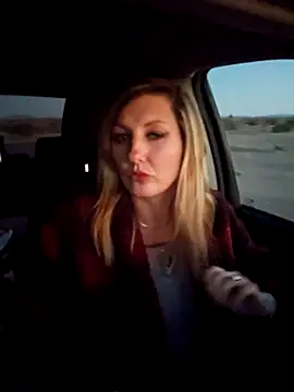 Snapshot of SheIsSomething chatting on 01/10/26, 01:12 SheIsSomething online show from 01/10/26, 01:12