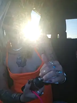 Snapshot of SheIsSomething chatting on 02/04/26, 12:38 SheIsSomething online show from 02/04/26, 12:38