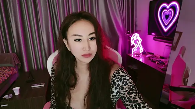 Snapshot of AsianQueens chatting on 12/03/25, 12:04 AsianQueens online show from 12/03/25, 12:04