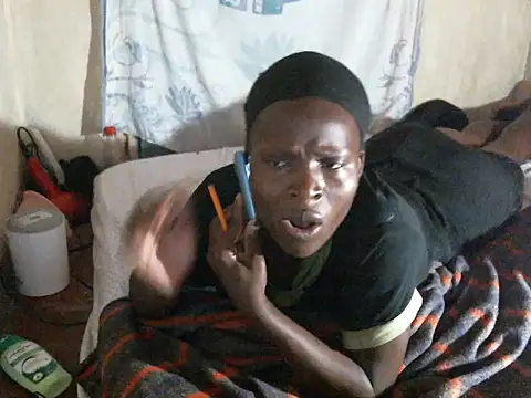 cute-shamza online show from 12/15/25, 04:51