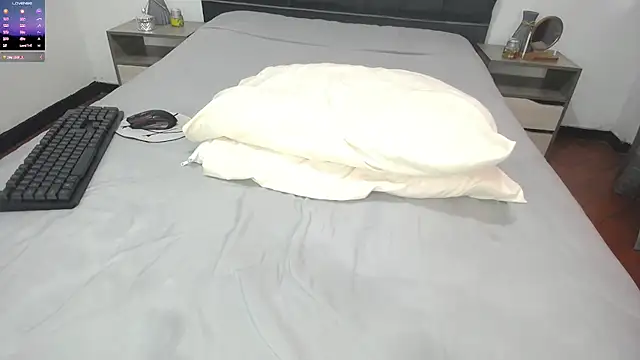 Emmy sanderss online show from 11/30/25, 03:24