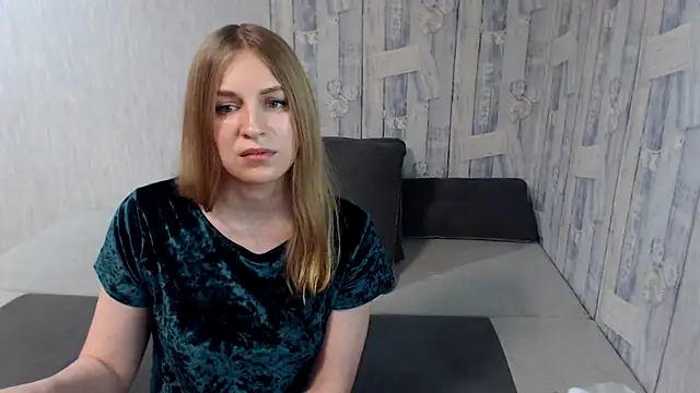 Pilly green  online show from 03/22/25, 12:04