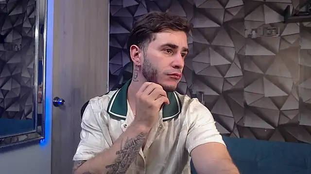 Latino stud4u online show from 11/21/25, 12:42