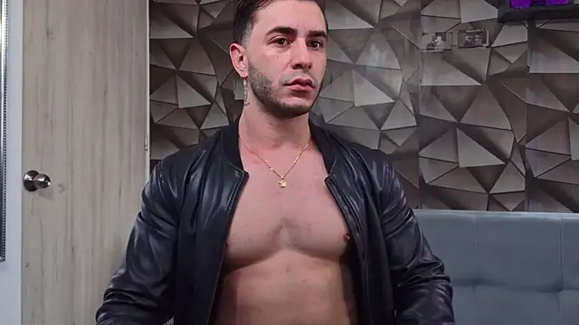 Snapshot of Latino_stud4u chatting on 04/24/26, 04:09 Latino stud4u online show from 04/24/26, 04:09