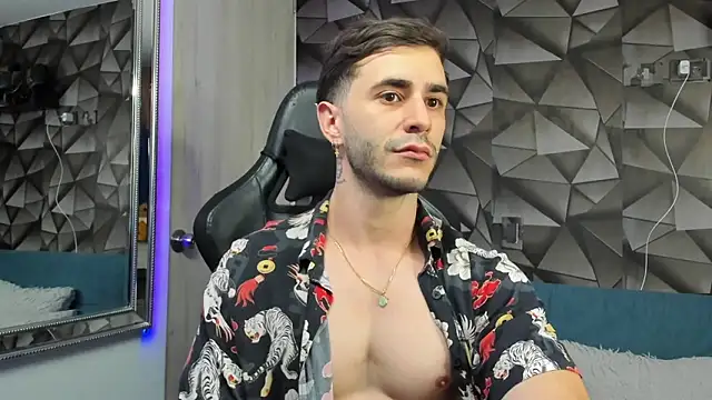 Latino stud4u online show from 12/04/25, 12:20