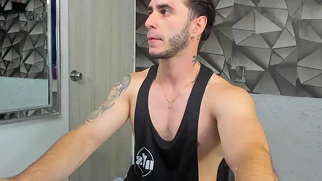 Snapshot of Latino_stud4u chatting on 01/14/26, 01:31 Latino stud4u online show from 01/14/26, 01:31