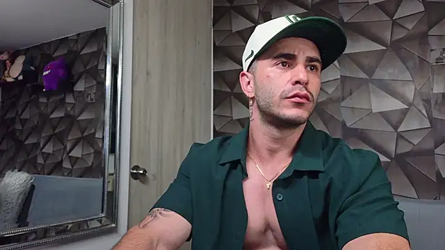 Latino stud4u online show from 04/17/26, 02:03