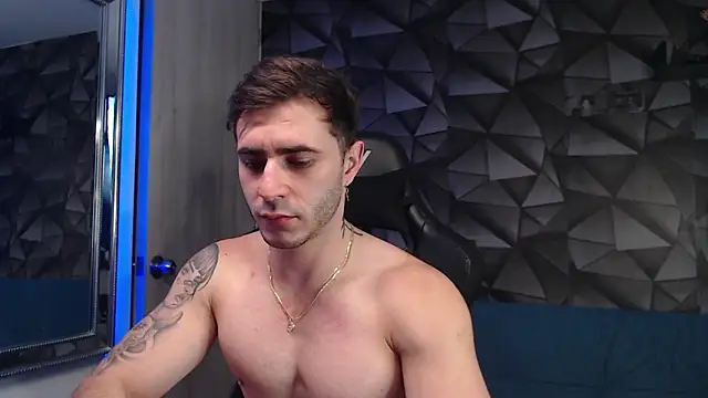 Snapshot of Latino_stud4u chatting on 10/06/25, 10:54 Latino stud4u online show from 10/06/25, 10:54
