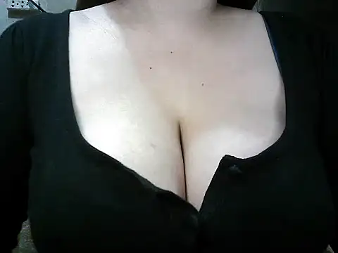 Snapshot of SquirtvirginGirl chatting on 04/05/26, 10:22 SquirtvirginGirl online show from 04/05/26, 10:22