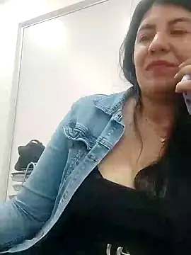 aisha latina online show from 02/05/25, 05:31