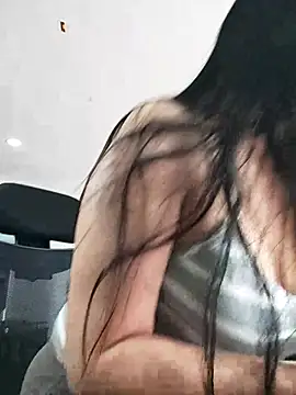 Snapshot of aisha_latina chatting on 07/15/26, 01:29 aisha latina online show from 07/15/26, 01:29