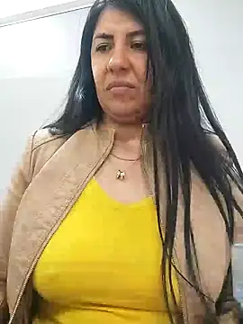aisha latina online show from 02/19/25, 06:21