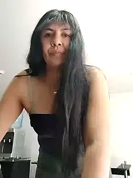 aisha latina online show from 10/24/25, 01:54