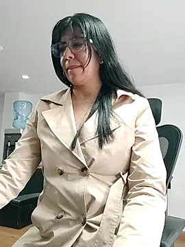 aisha latina online show from 10/23/25, 04:05