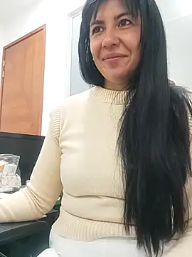 aisha latina online show from 09/15/25, 02:17