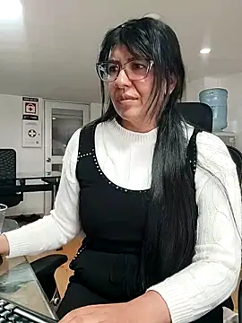 aisha latina online show from 03/10/26, 03:27