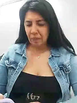 aisha latina online show from 02/05/25, 02:16