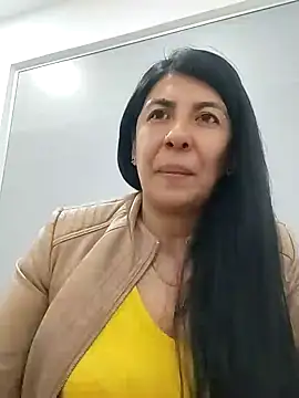 aisha latina online show from 02/19/25, 03:16
