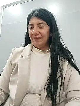 aisha latina online show from 03/14/25, 05:13
