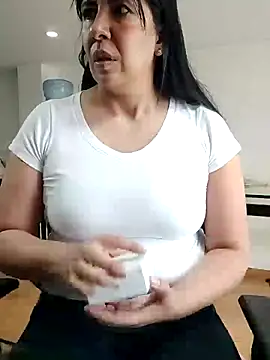 aisha latina online show from 06/01/26, 02:06
