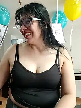 Snapshot of aisha_latina chatting on 06/03/26, 02:33 aisha latina online show from 06/03/26, 02:33
