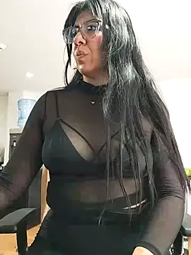 aisha latina online show from 10/30/25, 03:53