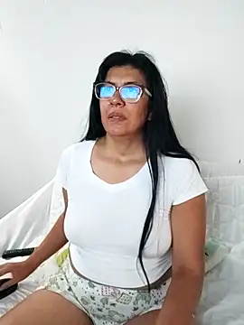 Snapshot of aisha_latina chatting on 02/06/26, 03:19 aisha latina online show from 02/06/26, 03:19