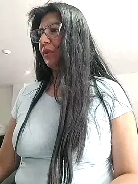 aisha latina online show from 10/16/25, 03:09