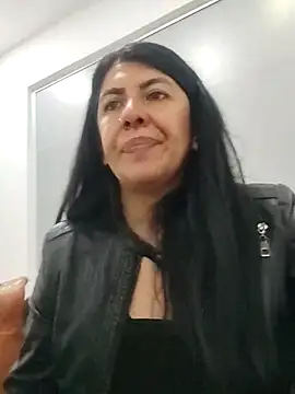 aisha latina online show from 03/10/25, 02:48