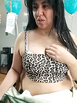 Snapshot of aisha_latina chatting on 06/05/26, 02:56 aisha latina online show from 06/05/26, 02:56