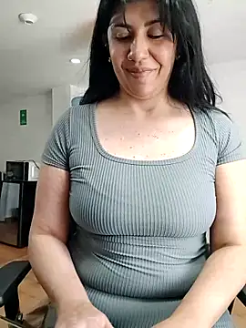 Snapshot of aisha_latina chatting on 06/22/26, 02:47 aisha latina online show from 06/22/26, 02:47