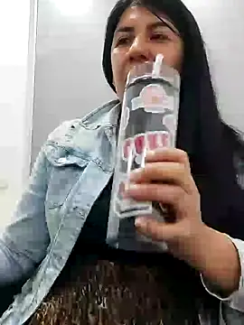aisha latina online show from 02/20/25, 07:41