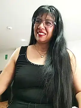 aisha latina online show from 10/22/25, 02:49