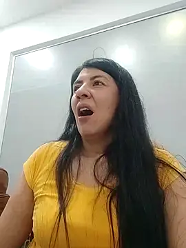 aisha latina online show from 03/03/25, 03:32