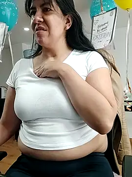 Snapshot of aisha_latina chatting on 06/04/26, 02:11 aisha latina online show from 06/04/26, 02:11