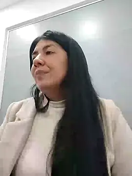 aisha latina online show from 02/14/25, 01:40