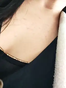 aisha latina online show from 11/28/25, 04:40