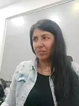 aisha latina online show from 02/20/25, 04:36