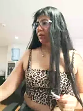 aisha latina online show from 10/31/25, 03:08