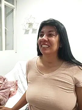 Snapshot of aisha_latina chatting on 02/17/26, 01:30 aisha latina online show from 02/17/26, 01:30